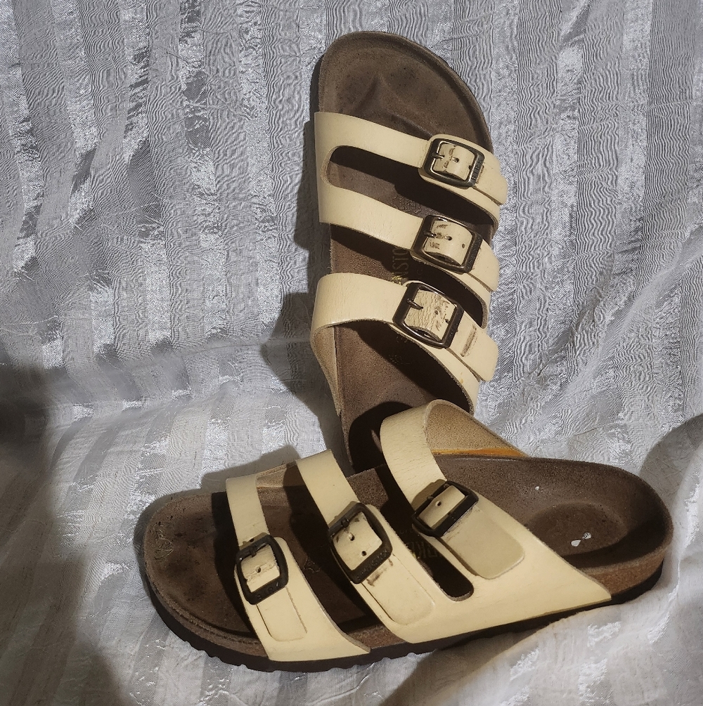 BIRKENSTOCK Cream Leather Sandals with Buckle Straps